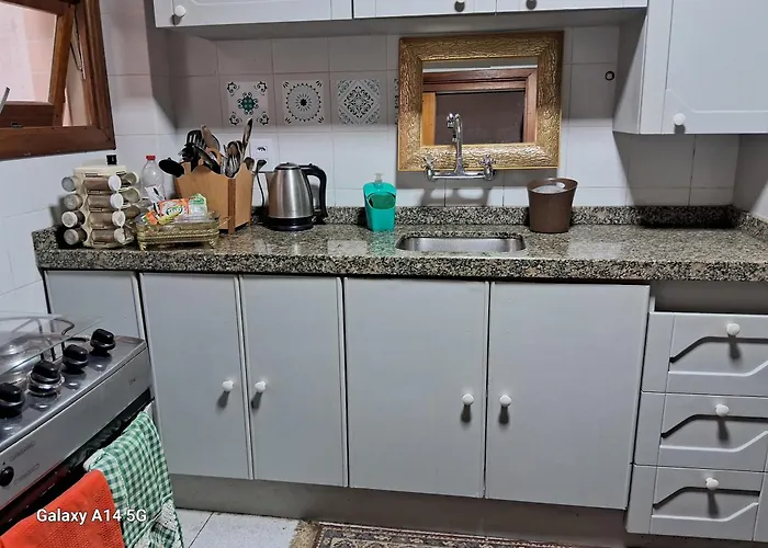 Alugo Quarto A 300M Da Praia