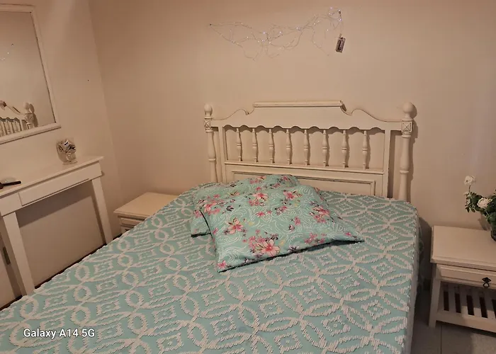 Alugo Quarto A 300M Da Praia